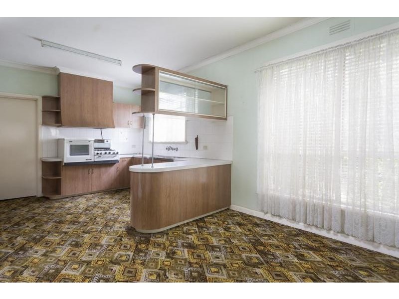 13 Oak Street, Golden Square VIC 3555