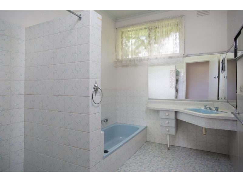 13 Oak Street, Golden Square VIC 3555