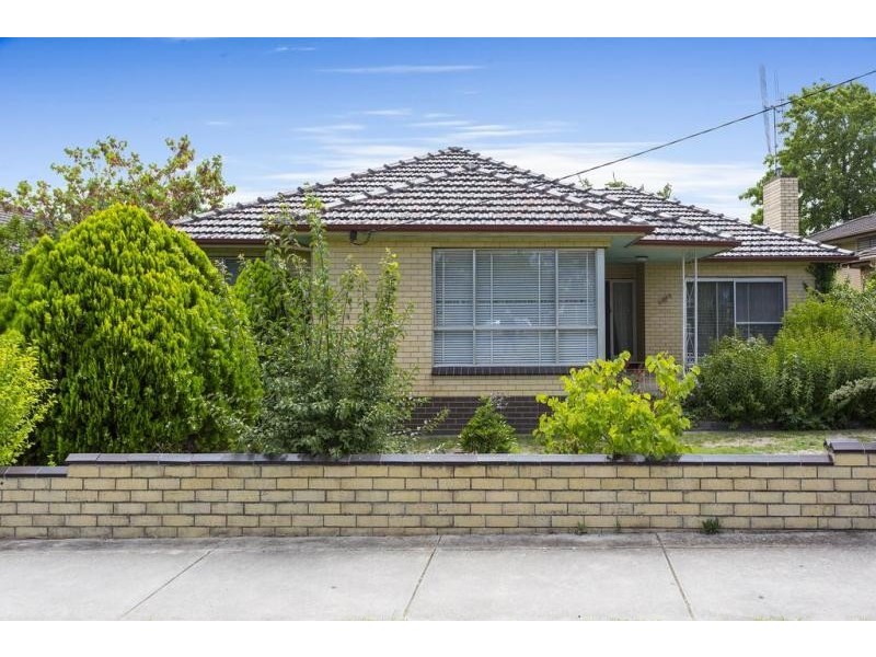 13 Oak Street, Golden Square VIC 3555