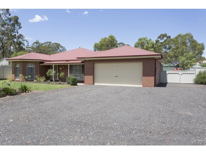 23 Bedarra Court, Maiden Gully VIC 3551