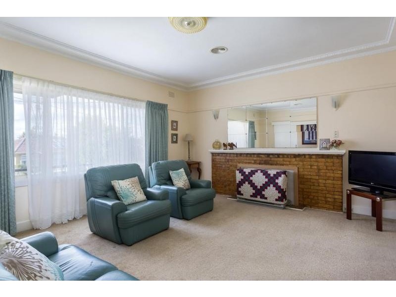 7 Leonard Avenue, Flora Hill VIC 3550