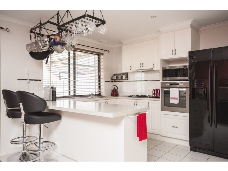 8 Greenfield Drive, Epsom VIC 3551