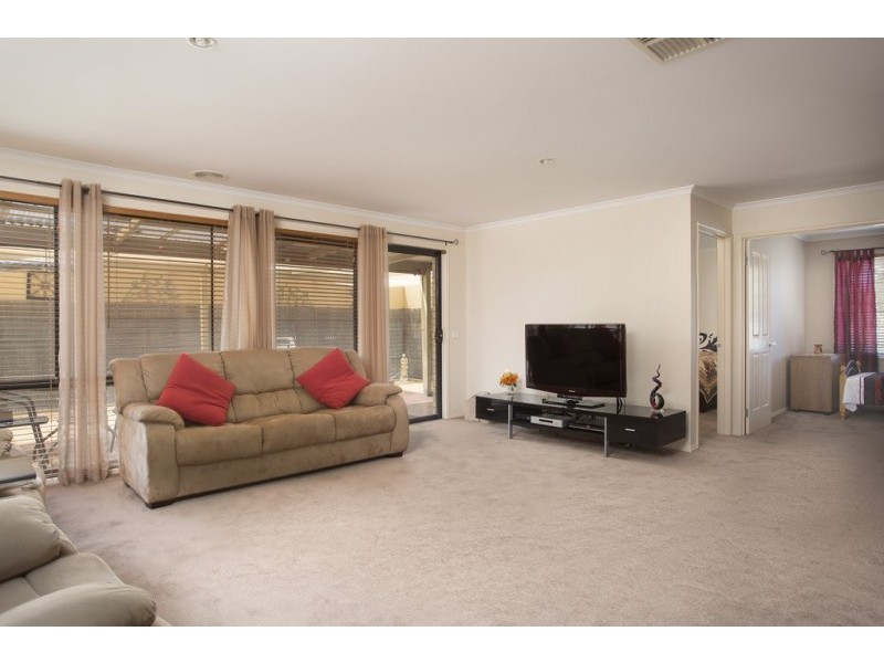 8 Greenfield Drive, Epsom VIC 3551