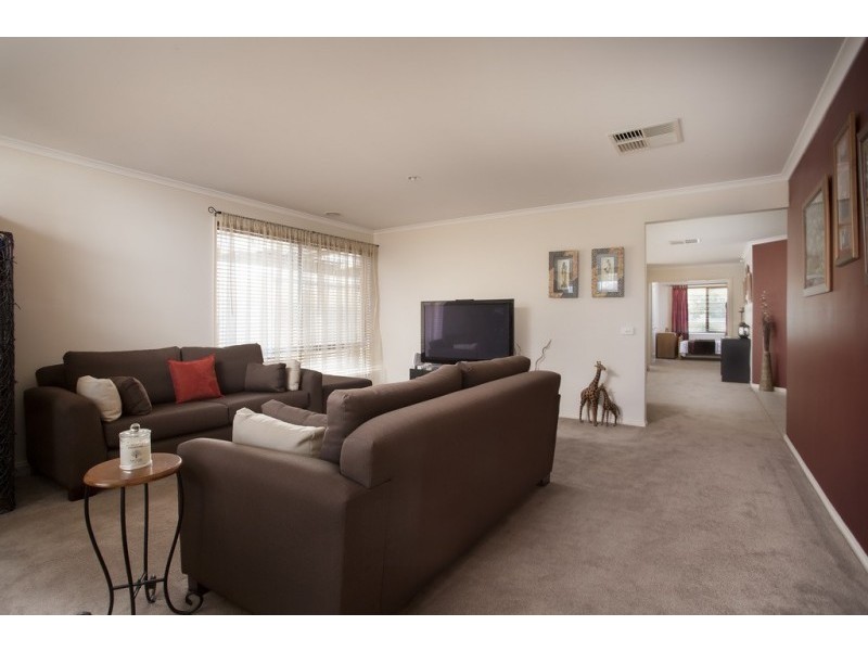 8 Greenfield Drive, Epsom VIC 3551