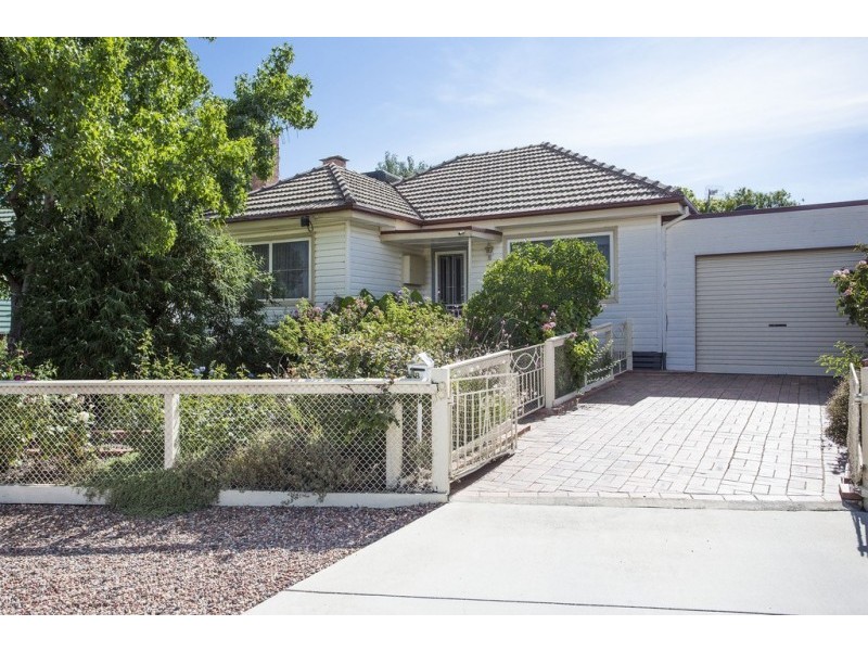 8 Kinross Street, Long Gully VIC 3550