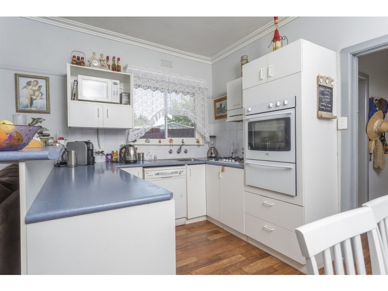 8 Kinross Street, Long Gully VIC 3550