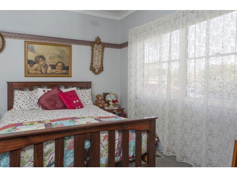 8 Kinross Street, Long Gully VIC 3550