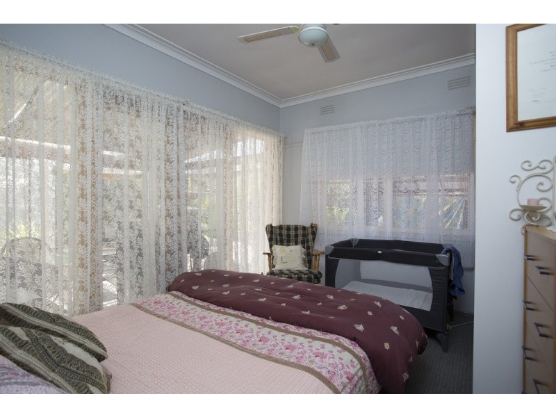 8 Kinross Street, Long Gully VIC 3550