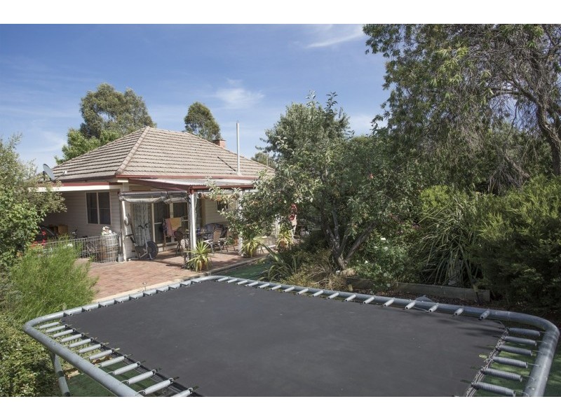 8 Kinross Street, Long Gully VIC 3550