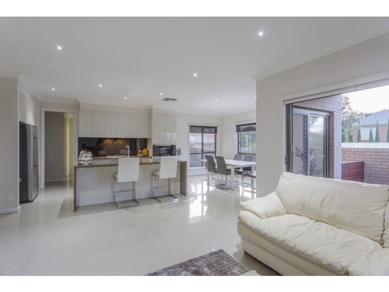 12 Elwood Drive, Strathdale VIC 3550