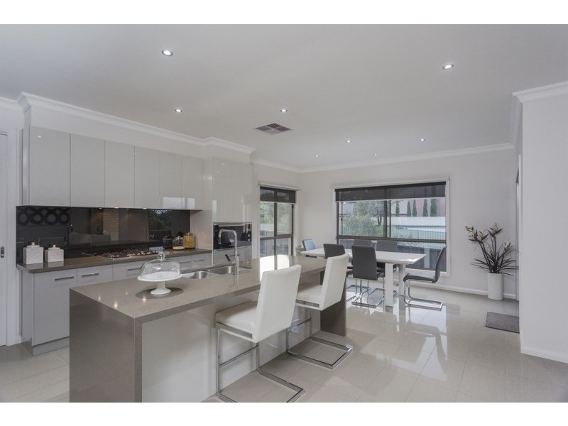 12 Elwood Drive, Strathdale VIC 3550