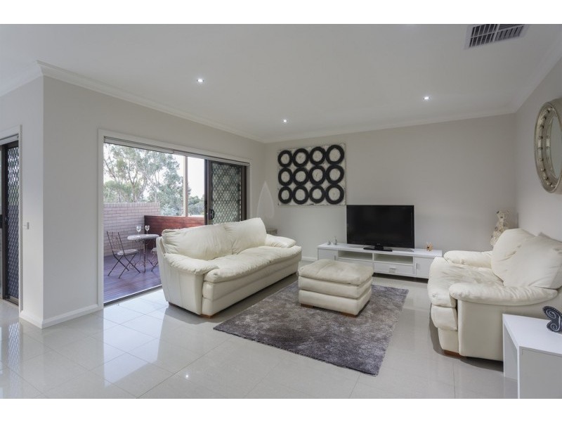 12 Elwood Drive, Strathdale VIC 3550