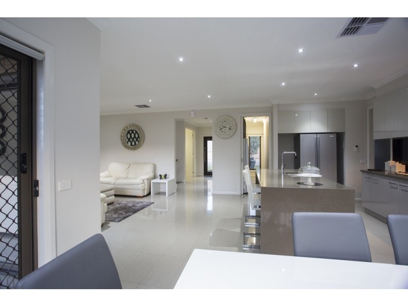 12 Elwood Drive, Strathdale VIC 3550