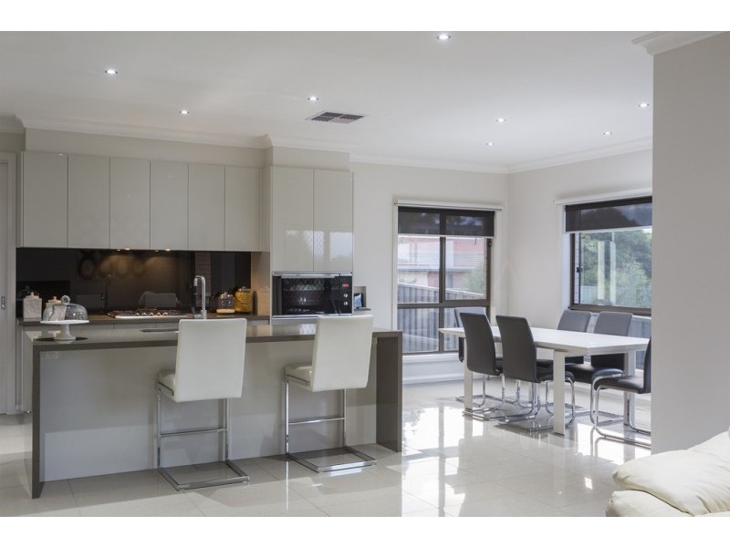 12 Elwood Drive, Strathdale VIC 3550