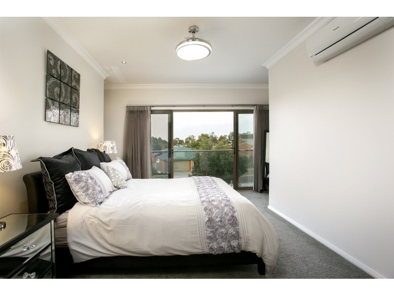 12 Elwood Drive, Strathdale VIC 3550