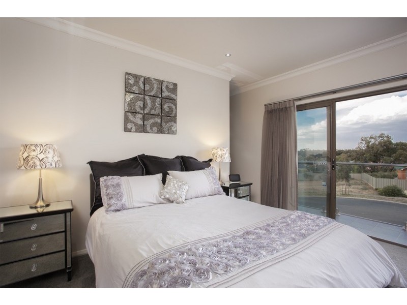 12 Elwood Drive, Strathdale VIC 3550