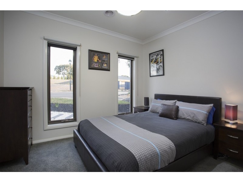 12 Elwood Drive, Strathdale VIC 3550