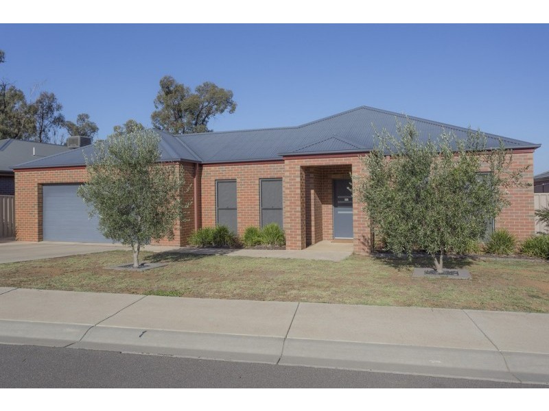 36 Londonderry Way, Epsom VIC 3551