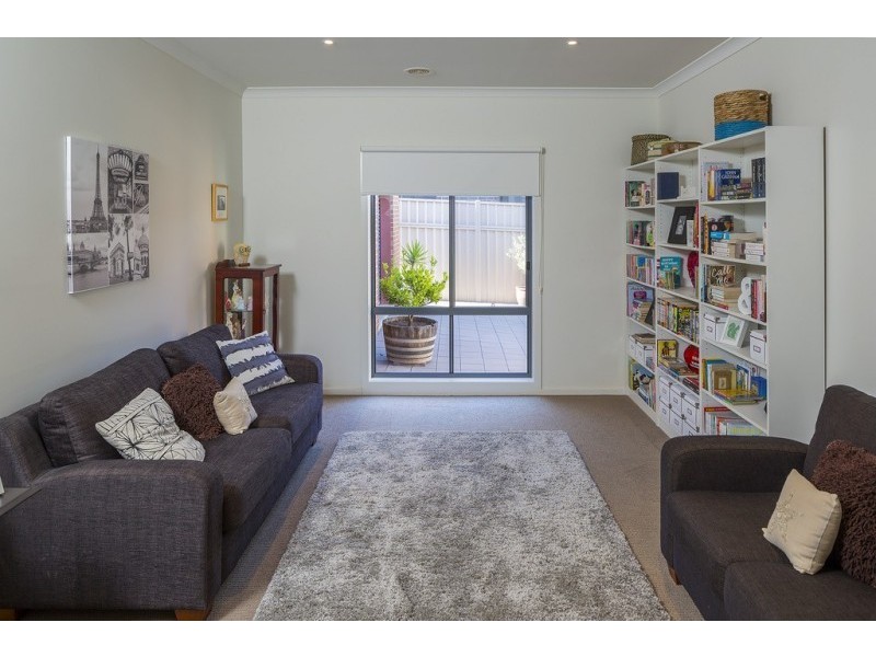 36 Londonderry Way, Epsom VIC 3551