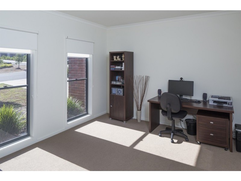 36 Londonderry Way, Epsom VIC 3551