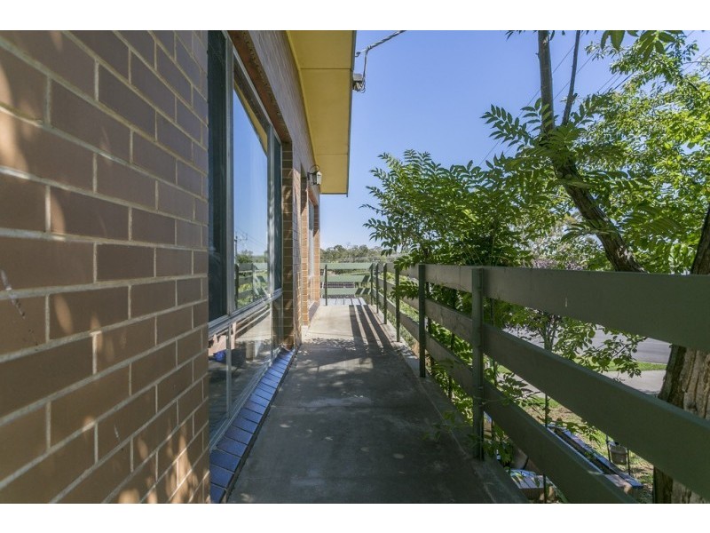 2/24 Bank Street, Kangaroo Flat VIC 3555
