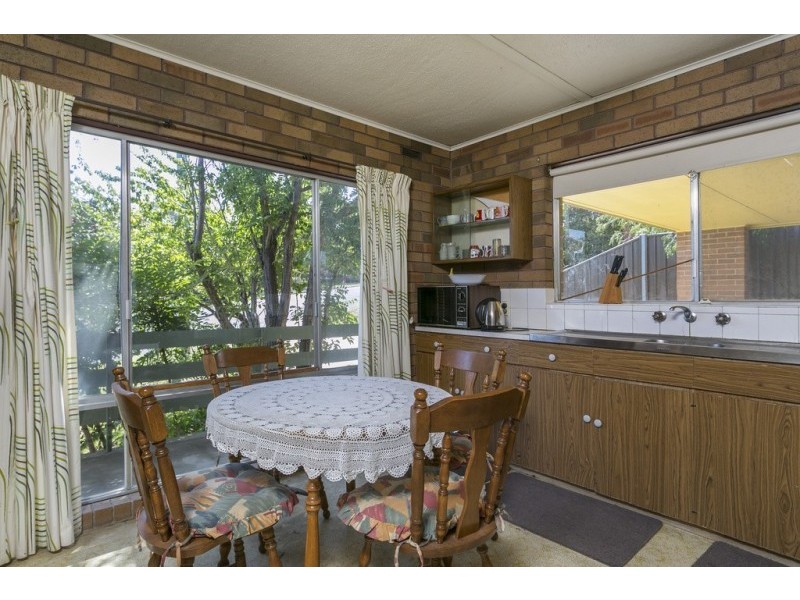 2/24 Bank Street, Kangaroo Flat VIC 3555