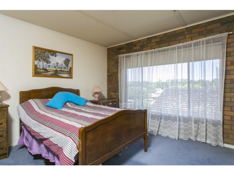 2/24 Bank Street, Kangaroo Flat VIC 3555