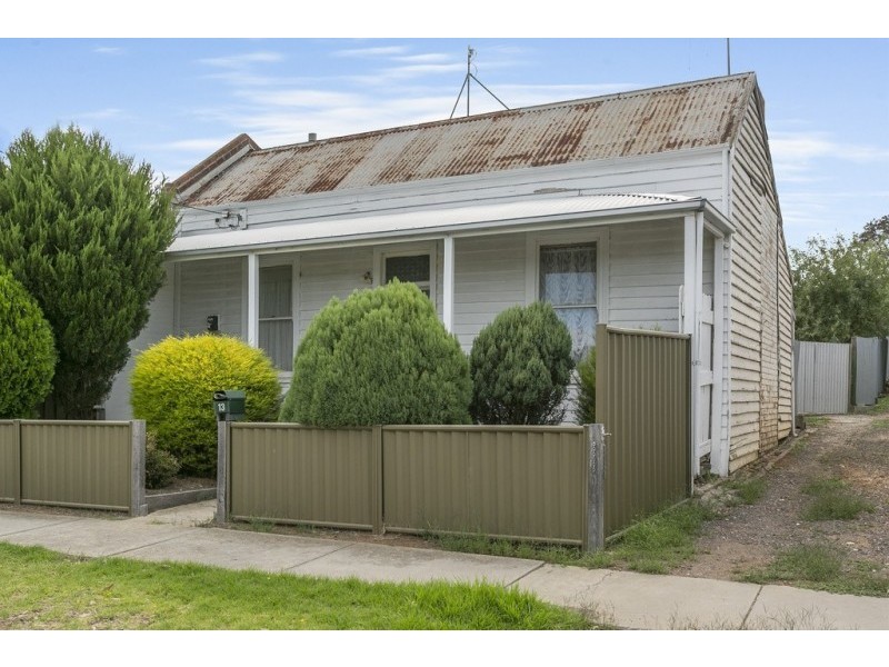 13 Neale Street, Kennington VIC 3550