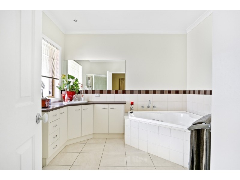 5 Clarendon Close, Strathfieldsaye VIC 3551