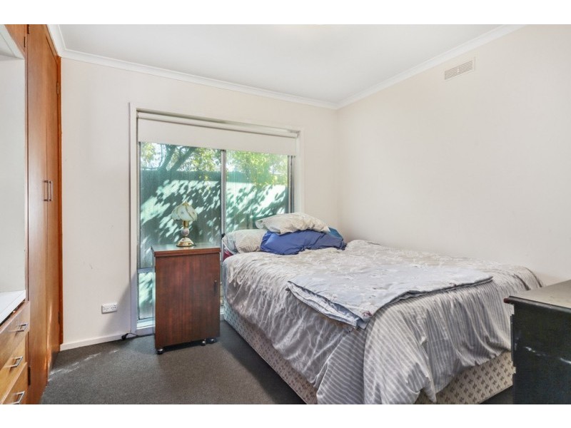 1/28 Neale Street, Kennington VIC 3550
