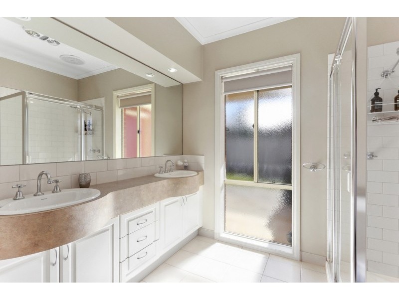 11 Lemon Gum Drive, Strathfieldsaye VIC 3551