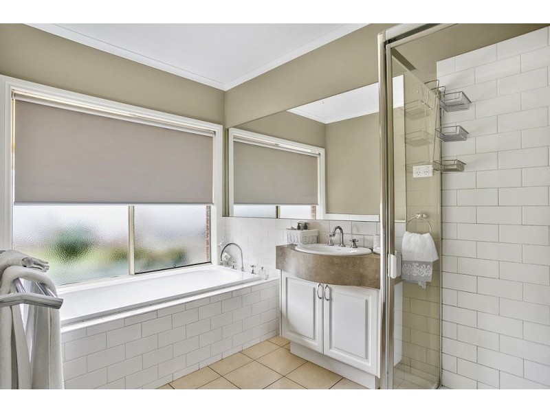 11 Lemon Gum Drive, Strathfieldsaye VIC 3551