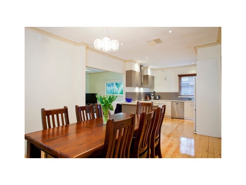 18 Rodney Street, Quarry Hill VIC 3550