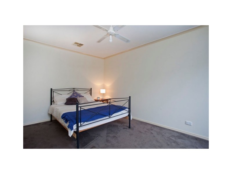 18 Rodney Street, Quarry Hill VIC 3550