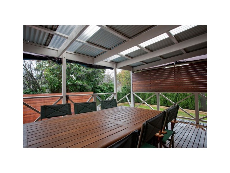 18 Rodney Street, Quarry Hill VIC 3550