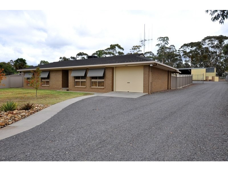 102 MacDougall Road, Golden Gully VIC 3555