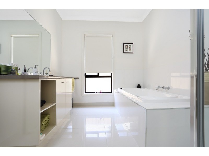 23 Bronwyn Court, Spring Gully VIC 3550
