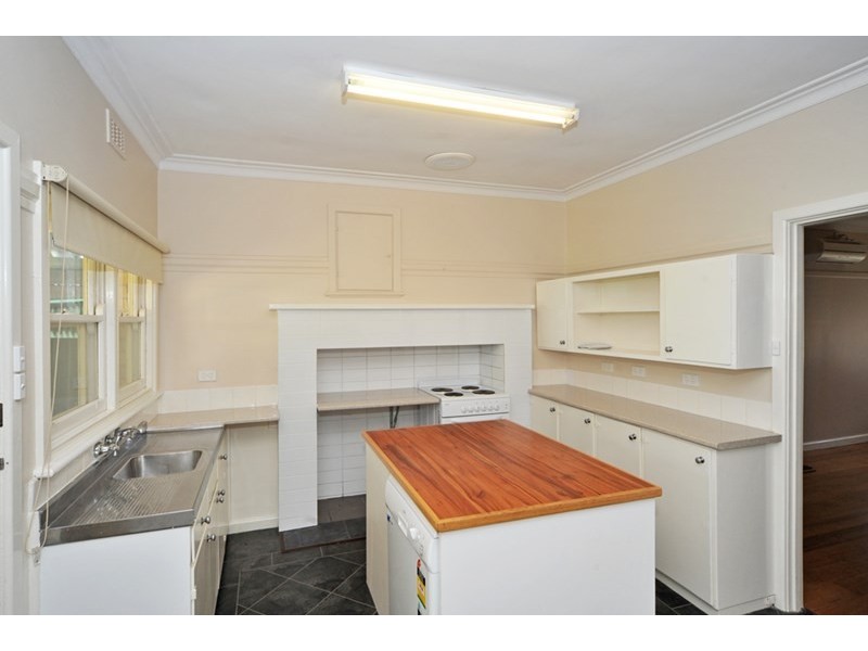 12 Holland Court, Kennington VIC 3550