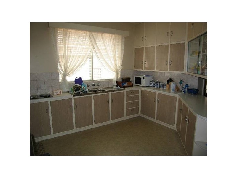 27 Olympic Parade, Kangaroo Flat VIC 3555