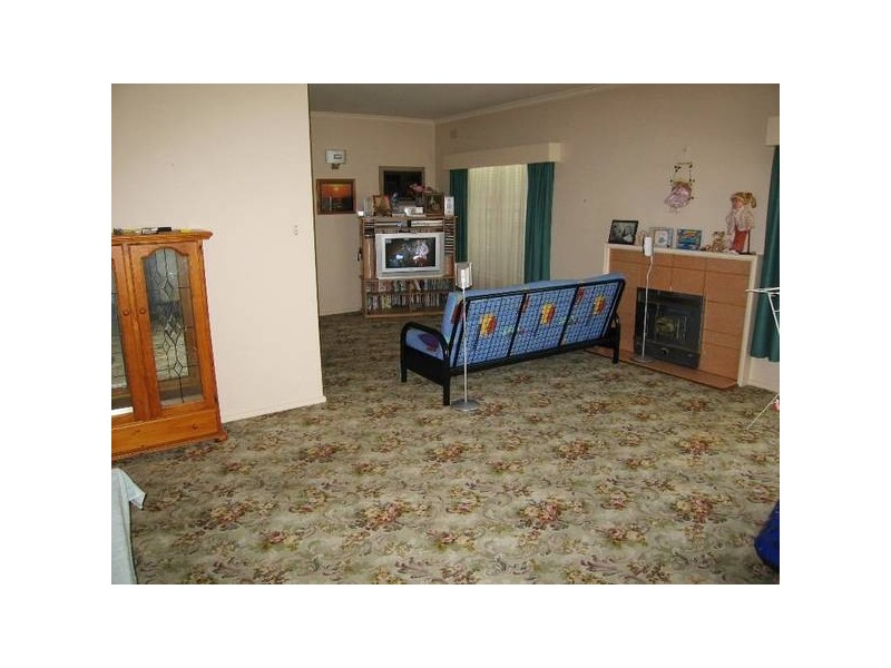 27 Olympic Parade, Kangaroo Flat VIC 3555