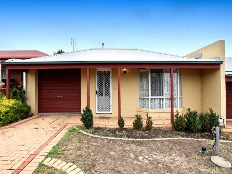 6 McKenna Court, Flora Hill VIC 3550