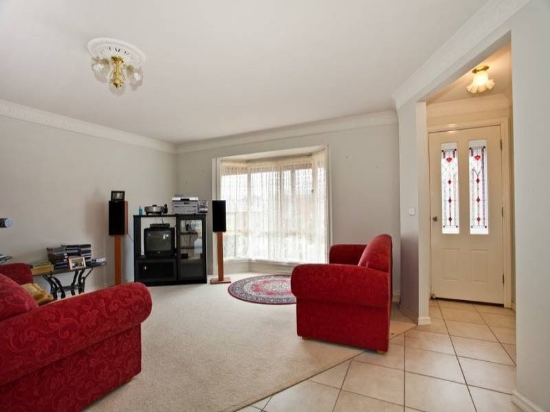 6 McKenna Court, Flora Hill VIC 3550