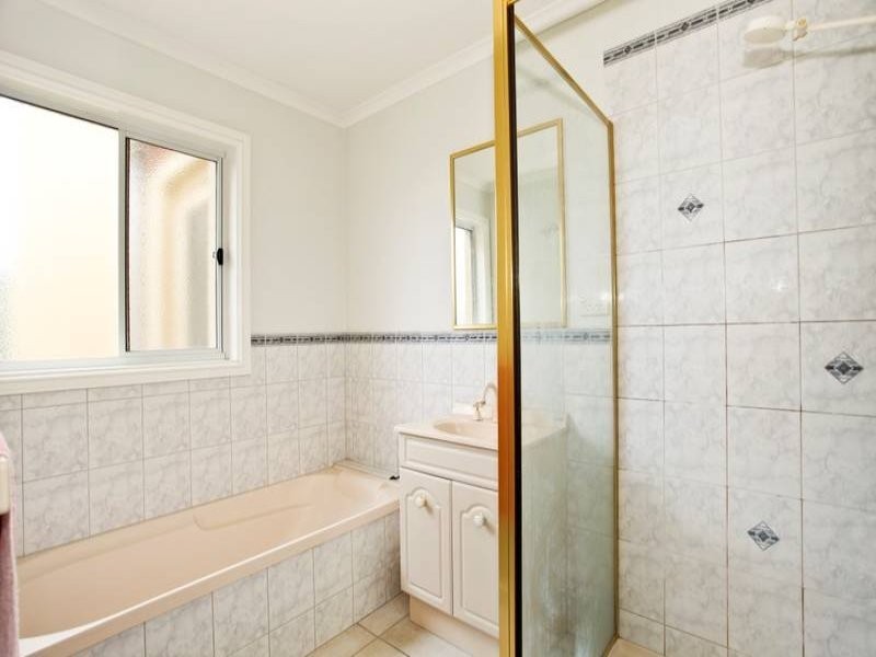 6 McKenna Court, Flora Hill VIC 3550