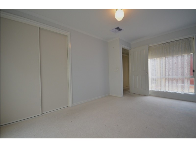 6 McKenna Court, Flora Hill VIC 3550