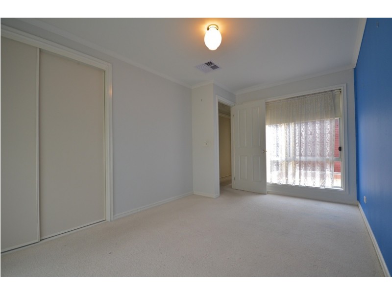 6 McKenna Court, Flora Hill VIC 3550