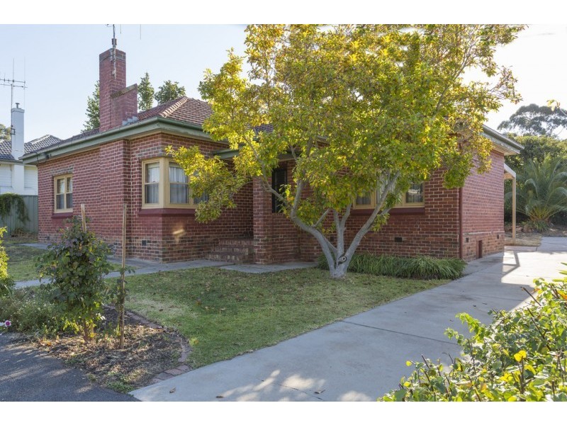 10 Eadie Street, Quarry Hill VIC 3550