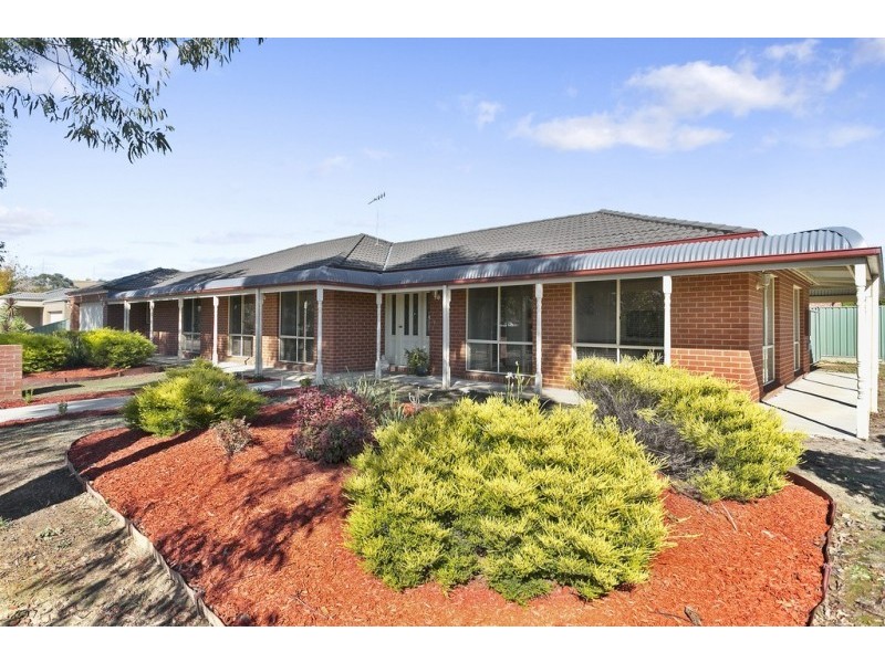 13 Clarendon Close, Strathfieldsaye VIC 3551