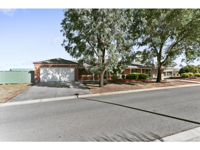 13 Clarendon Close, Strathfieldsaye VIC 3551