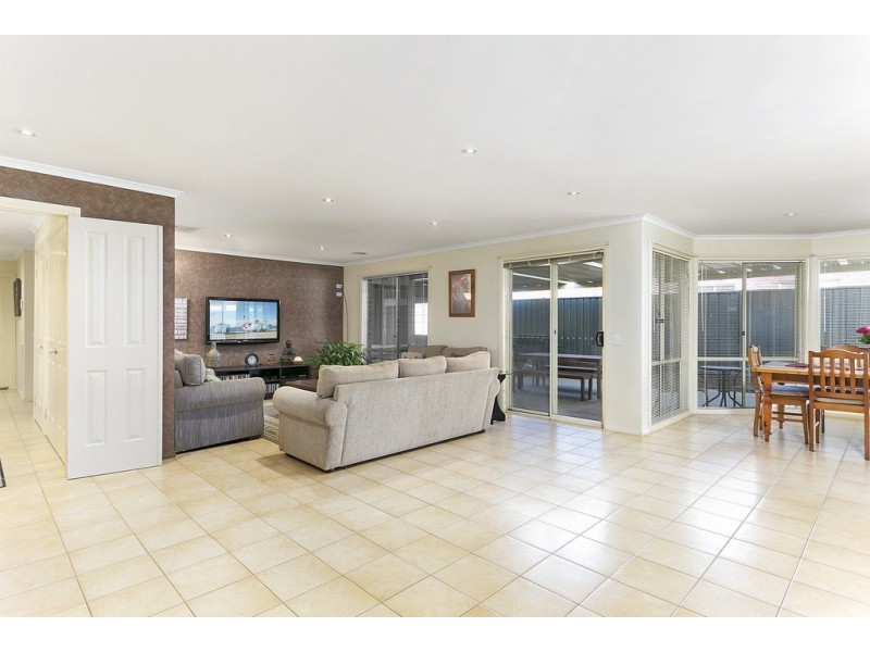 13 Clarendon Close, Strathfieldsaye VIC 3551