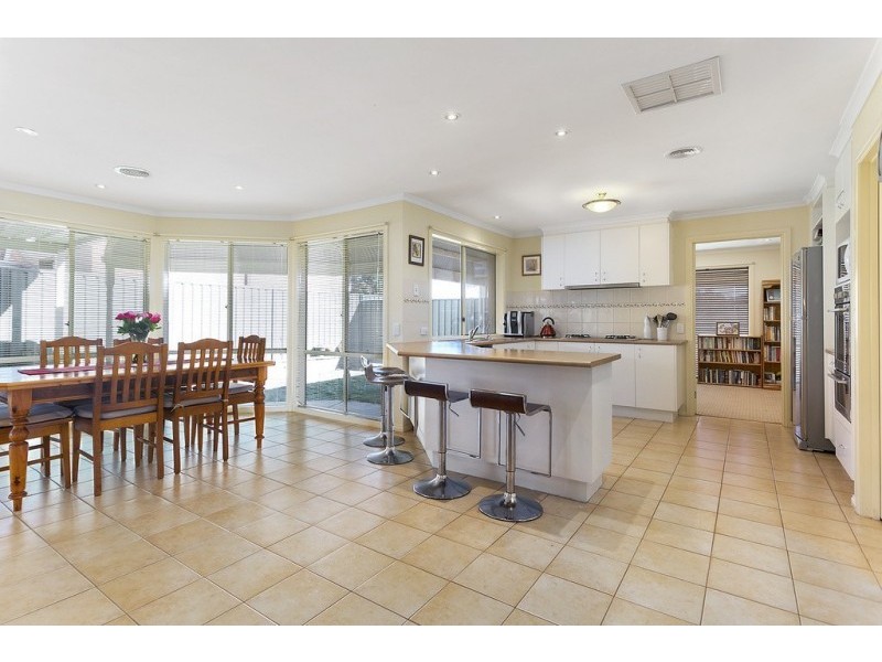 13 Clarendon Close, Strathfieldsaye VIC 3551